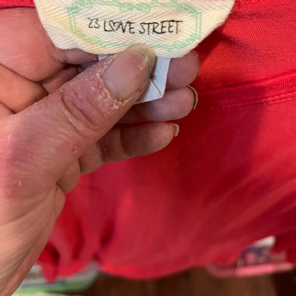 Coral/red 3/4 sleeve T-shirt with/cream and flowers on sleeves - Picture 4 of 4